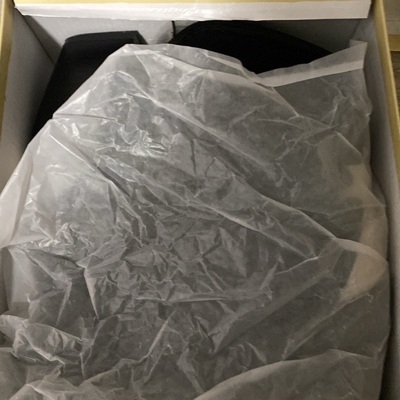 SUPER Cute NWT IN BOX - Picture 7 of 8